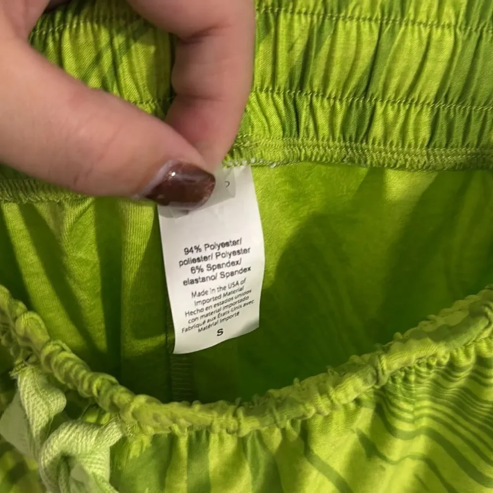 NWT- Beyond Yoga-Relax and Recharge Swirl Sleep Shorts- size small